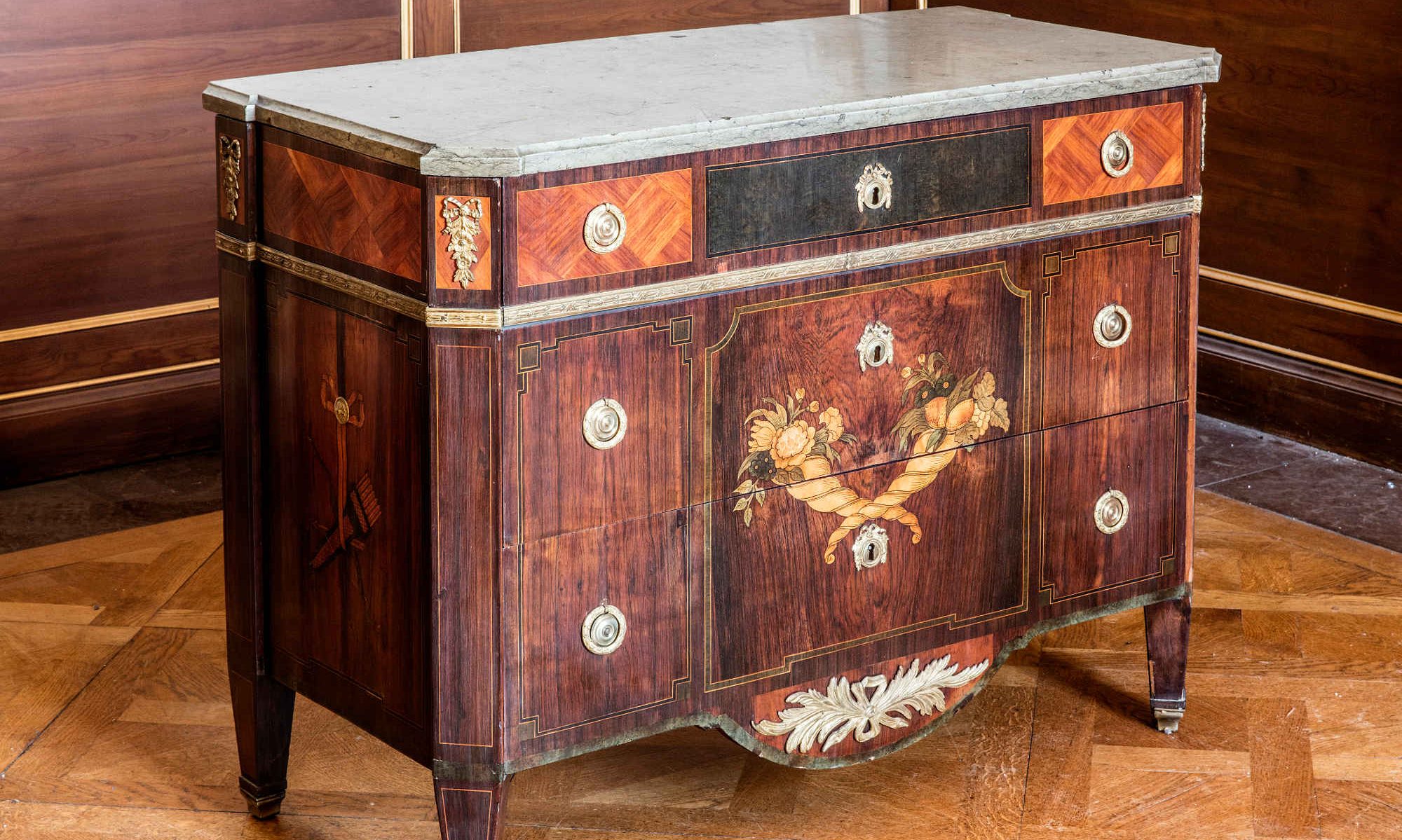 Gustavianska möbler & inredning med stil | GustavianVintage.se gustavianskt skrivbord med stol